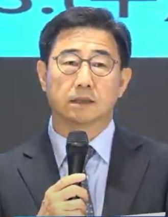 11월13일 서울 대한의사협회에서 박형욱 대한의학회 부회장이 비대위원장 당선 소감을 말하고 있다 사진연합뉴스