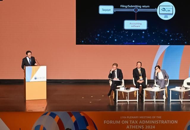 13일부터 15일까지 그리스 아테네에서 개최된 제17차 OECD 국세청장회의에 참석한 강민수 국세청장이 발언하고 있다사진국세청 