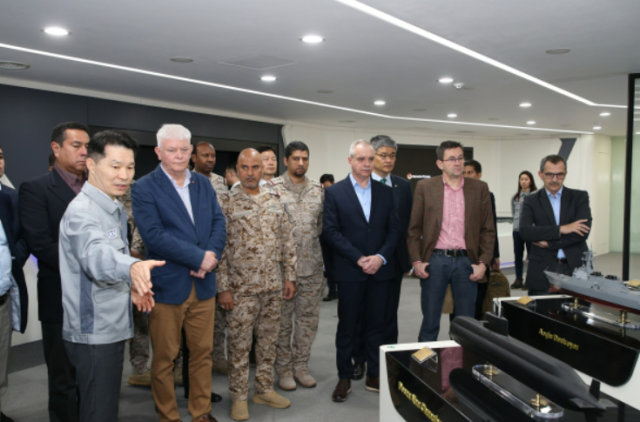 폴란드 사우디아라비아 칠레 페루 에콰도르 등 5개국 19명의 잠수함 관련 주요 군 관계자들이 한화오션 거제사업장을 방문했다 사진한화오션 