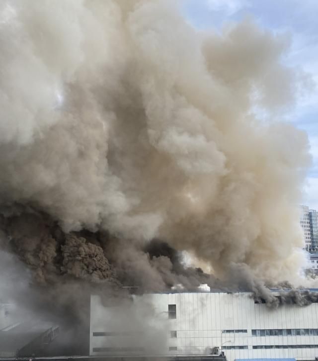 수원 전자제품 공장에서 불이 났다 사진연합뉴스 독자 제공
