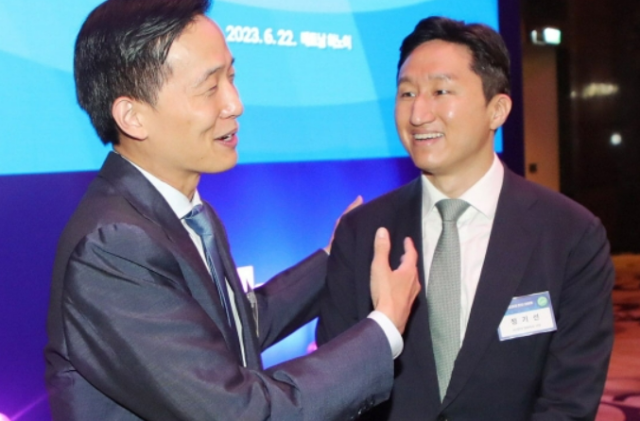 김동관 한화그룹 부회장왼쪽과 정기선 HD현대 사장 사진연합뉴스 