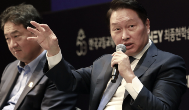 최태원 SK 회장이 지난 26일 서울 광진구 워커힐호텔에서 열린 한국고등교육재단 창립 50주년 기념식에서 발언하고 있다 사진연합뉴스 