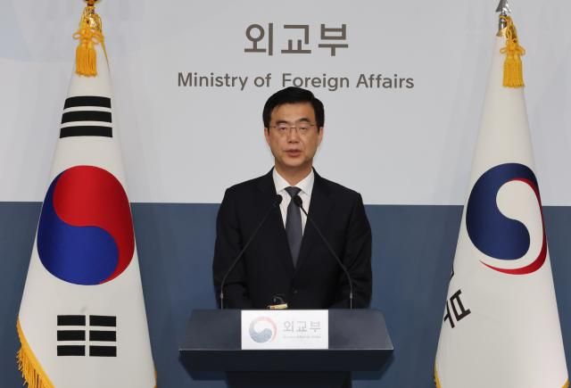 이재웅 외교부 대변인이 지난달 22일 서울 종로구 정부서울청사 별관에서 정례브리핑을 하고 있다 사진연합뉴스