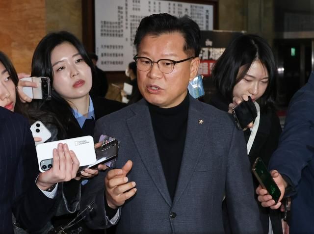 이양수 국민의힘 의원이 10일 오전 서울 여의도 국회에서 의총장으로 향하고 있다 사진연합뉴스