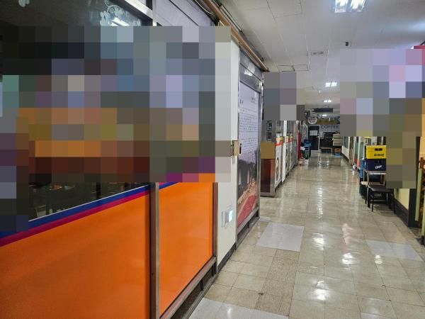 지난 13일 오후 금융·증권사가 밀집한 서울 여의도 식당가에 불이 꺼진 식당들의 모습 사진정연우 기자 