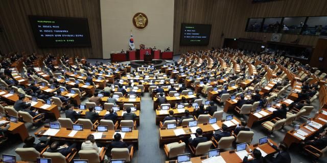 박정 국회 예산결산특별위원장이 10일 오후 서울 여의도 국회에서 열린 본회의에서 2025년도 예산안 심사보고를 하고 있다 20241210사진유대길 기자 dbeorlf123ajunewscom