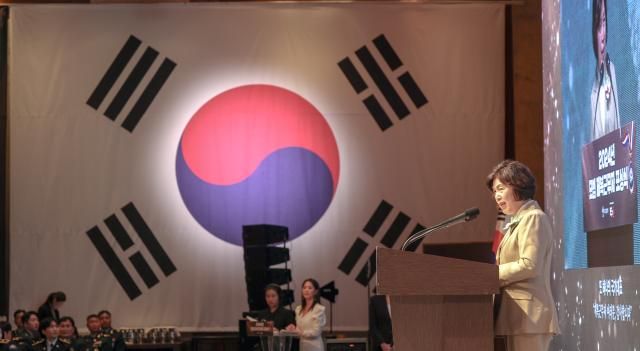 강정애 국가보훈부 장관이 지난 11월 18일 오후 서울 중구 롯데호텔에서 열린 2024년 모범 제복근무자 포상식에서 환영사를 하고 있다 사진국가보훈부 