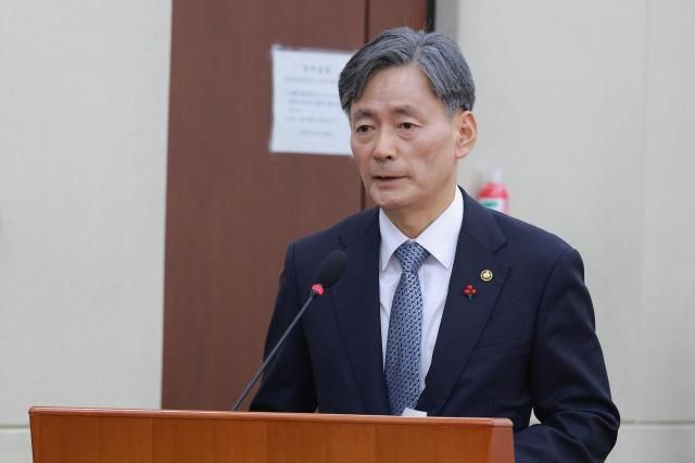 조지호 경찰청장이 5일 오전 서울 여의도 국회에서 열린 비상계엄 관련 행정안전위원회 전체회의에서 업무보고를 하고 있다 20241205사진유대길 기자 dbeorlf123ajunewscom