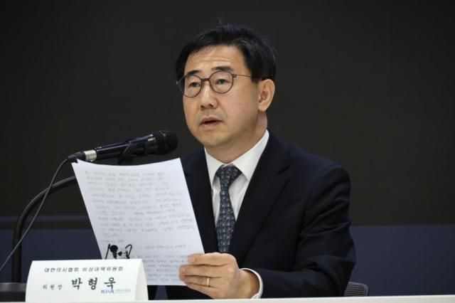 박형욱 대한의사협회 비상대책위원회 위원장이 5일 서울 용산구 의협회관에서 의협 비대위 3차 회의 관련 브리핑을 하고 있다 사진연합뉴스