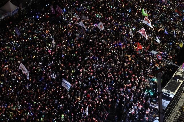 Citizens gathers in front of the National Assembly in Yeouido Seoul calling for President Yoons impeachment on Dec 7 2024 AJP Han Jun-gu