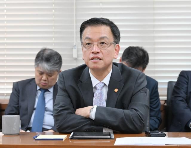 최상목 경제부총리 겸 기획재정부 장관이 9일 서울 종로구 정부서울청사에서 열린 기획재정부 확대간부회의에서 발언하고 있다사진기획재정부