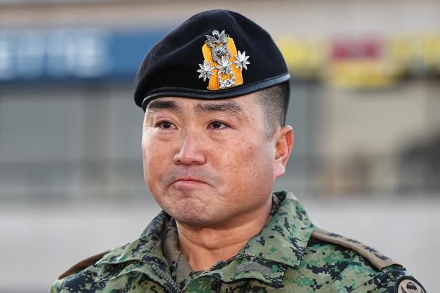 김현태 제707특수임무단장이 9일 오전 서울 용산구 국방부 전쟁기념관 앞에서 기자회견을 열고 발언하고 있다 사진연합뉴스