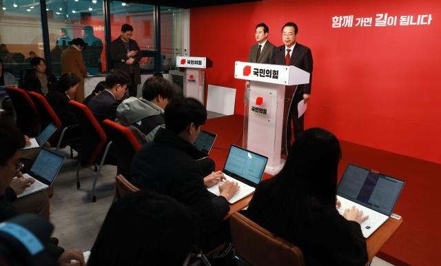 발언하는 정영환 공천관리위원장 서울연합뉴스 한종찬 기자 국민의힘 정영환 공천관리위원장이 15일 오전 서울 여의도 국민의힘 당사에서 제7차 회의 결과를 발표하고 있다 