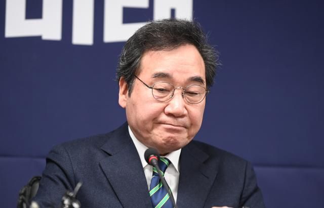 이낙연 전 국무총리가 20일 서울 여의도 새로운미래 당사에서 개혁신당과의 결별 기자회견을 하고 있다 사진연합뉴스
