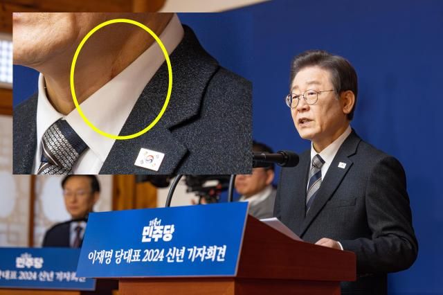 이재명 더불어민주당 대표가 지난달 31일 오전 서울 여의도 국회 사랑재에서 2024년 신년 기자회견을 하고 있는 가운데 이 대표 왼쪽 목에 지난 피습으로 인한 흉터가 선명하게 보이고 있다 20240131사진유대길 기자 dbeorlf123ajunewscom