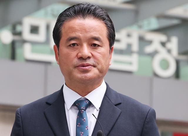 취재진 질문에 답하는 임종성 의원 수원연합뉴스 홍기원 기자 공직선거법 위반 혐의로 1심에서 징역 4월에 집행유예 2년을 선고받은 더불어민주당 임종성 의원이 1일 오후 경기도 수원시 영통구 수원고등법원에서 열린 항소심 선고공판을 마치고 나와 취재진 질문에 답하고 있다 수원고법 형사3-1부원익선 김동규 허양윤 고법판사는 1일 임 의원의 공직선거법 위반 혐의 항소심 선고 공판에서 임 의원이 양형 부당 등을 이유로 제기한 항소를 기각했다 2023111 xanaduynacokr2023-11-01 153411 저작권자 ⓒ 1980-2023 ㈜연합뉴스 무단 전재 재배포 금지저작권자 ⓒ 1980-2023 ㈜연합뉴스 무단 전재 재배포 금지