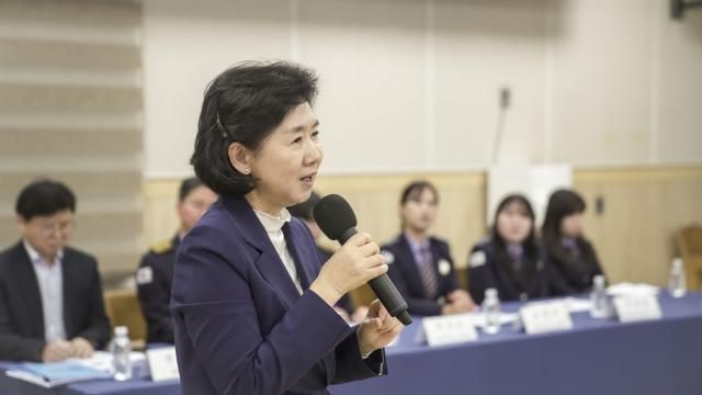 지영미 질병관리청장은 14일 제주도를 방문해 검역 현장을 둘러보고 미래 감염병 대비에 대해 사진질병관리청