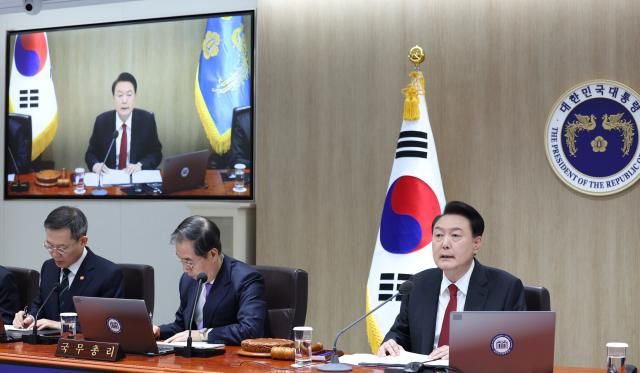 윤석열 대통령이 19일 서울 용산 대통령실 청사에서 열린 국무회의에서 발언하고 있다 사진연합뉴스