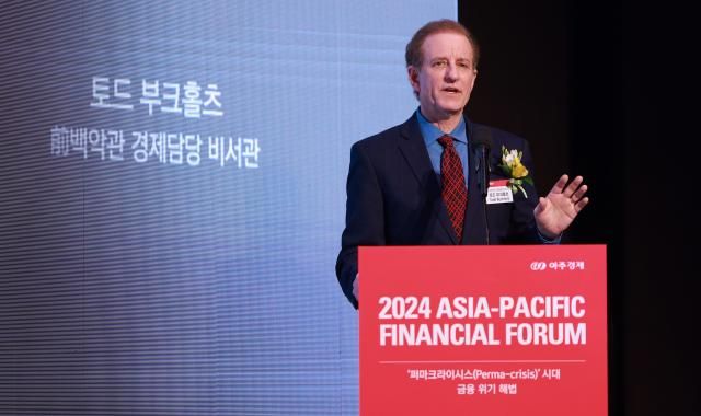 토드 부크홀츠 전 백악관 경제담당 비서관이 Prosperity Ahead-or Not이라는 주제로 강연을 하고 있다 20240320사진유대길 기자 dbeorlf123ajunewscom