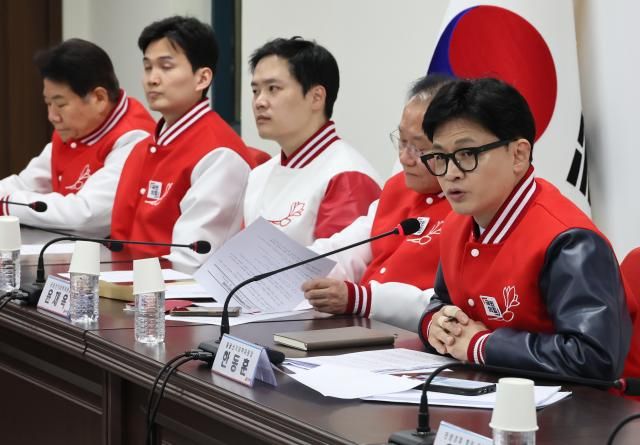 한동훈 국민의힘 비상대책위원장 겸 총괄 선거대책위원장이 지난 24일 서울 여의도 중앙당사에서 열린 중앙선거대책위원회의에서 발언하고 있다 사진연합뉴스