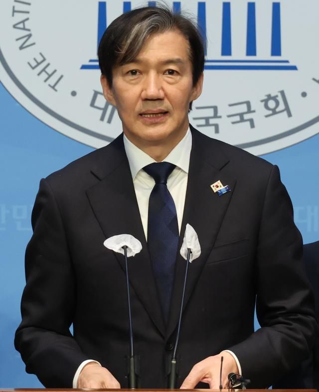 조국혁신당 조국 대표가 27일 국회에서 권력기관 개혁 관련 기자회견을 하고 있다 사진연합뉴스 