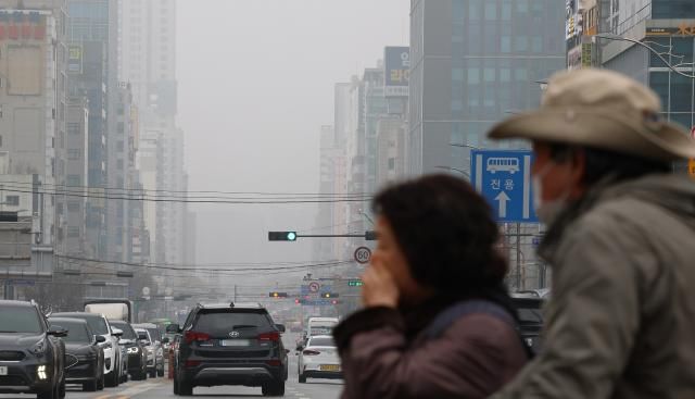 전국에 황사가 덮친 29일 오후 인천 도심이 뿌옇게 보이고 있다 사진연합뉴스