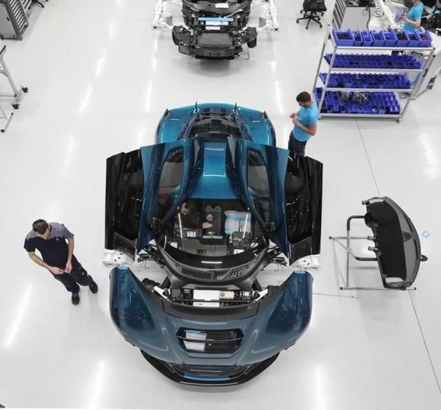 리막 하이퍼 전기차 모델 네베라가 조립되고 있는 모습 사진리막