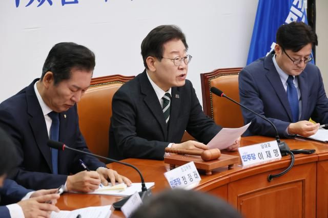 더불어민주당 이재명 대표가 19일 국회에서 열린 최고위원회의에서 발언하고 있다 사진연합뉴스