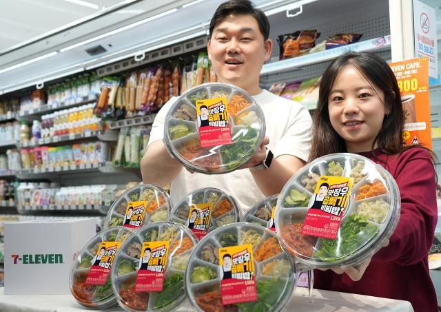 세븐일레븐이 대표 인기 스테디셀러 도시락 상품인 전주식비빔밥의 용량을 30 증량시킨 맛장우곱빼기비빔밥을 출시했다 사진세븐일레븐
