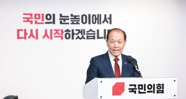 황우여 국민의힘 신임 비상대책위원장이 지난 3일 오전 서울 여의도 당사에서 열린 취임 기자회견에서 취임 소감과 비대위 구성 등 운영 방향을 밝히고 있다 20240503사진유대길 기자 dbeorlf123ajunewscom