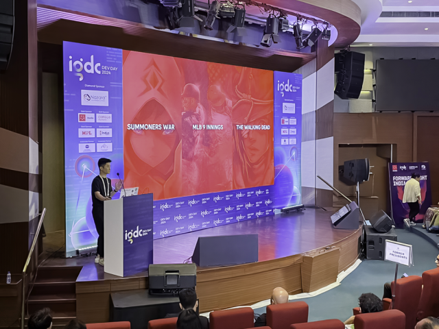 IGDC 2024 데브 데이 행사에서 강연 중인 컴투스플랫폼 김종문 상무 사진컴투스