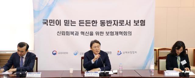 권대영 금융위원회 사무처장가운데이 지난 7일 서울 종로구 정부서울청사에서 열린 ‘신뢰회복과 혁신을 위한 보험개혁회의’에 참석해 발언하고 있다 사진금융위원회