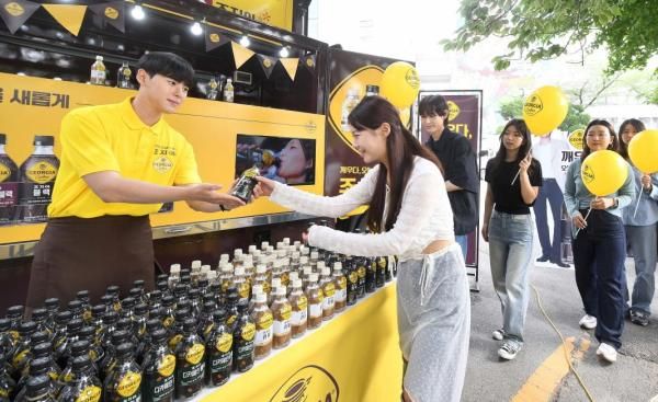 22일 서울 동대문구 경희대학교 캠퍼스에서 열린 조지아 커피 트럭 이벤트 현장 사진코카콜라사