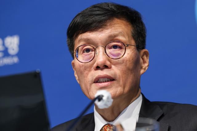 이창용 한국은행 총재가 23일 오전 서울 중구 한국은행에서 열린 통화정책방향 기자간담회에서 모두발언을 하고 있다 20240523사진사진공동취재단