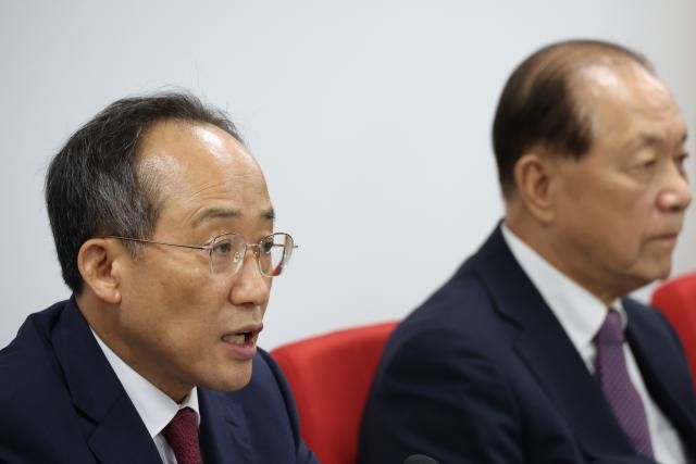 국민의힘 추경호 원내대표가 23일 여의도 당사에서 열린 비대위 회의에서 발언을 하고 있다 