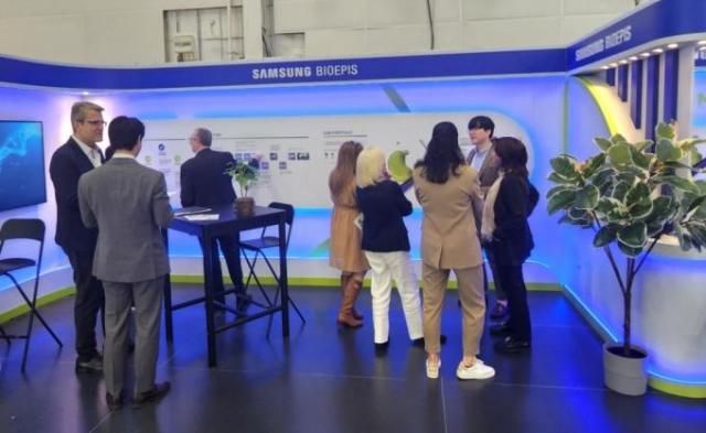 삼성바이오에피스가 유럽신장학회ERA 2024 연례 학술대회에 참가해 희귀질환 치료제 에피스클리성분명 에쿨리주맙의 효능과 가치를 알리는 데 집중했다사진삼성바이오에피스