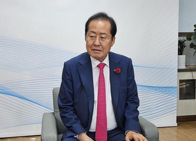 홍준표 대구시장이 지난 7일 기자들과 간담회를 갖고 있다 사진연합뉴스 