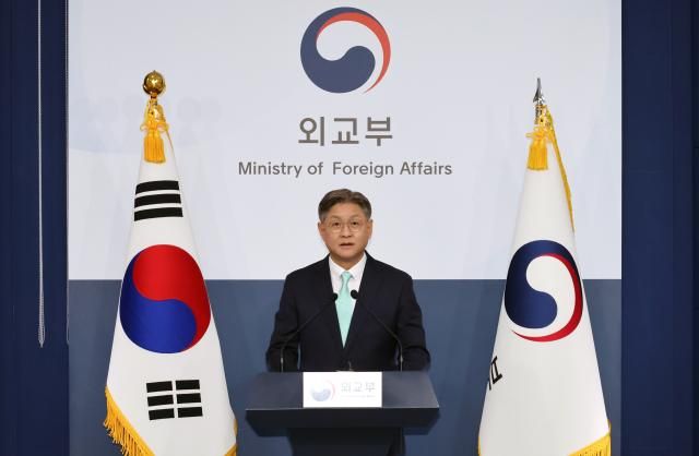 외교부 임수석 대변인이 지난달 30일 서울 종로구 정부서울청사 별관에서 열린 정례브리핑에서 발언하고 있다 사진연합뉴스