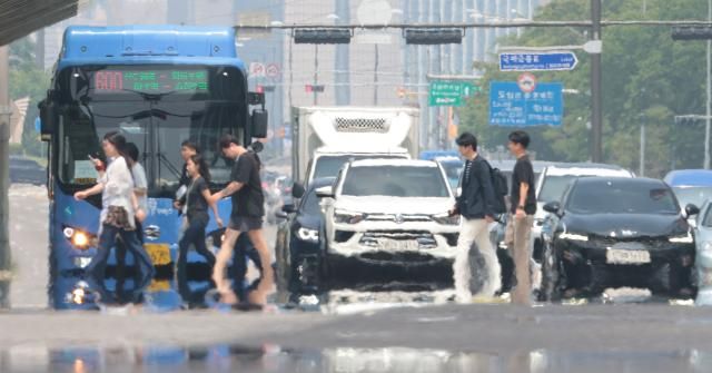무더위에 끓는 도심 사진연합뉴스