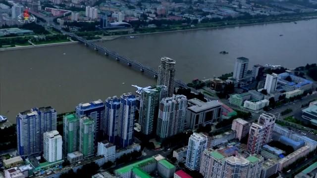 북한 조선중앙TV는 2023년 7월 28일 전날 전승절6ㆍ25전쟁 정전협정기념일 70주년인 지난 27일 저녁 평양 김일성광장에서 열린 열병식을 녹화중계 했다 중앙TV는 새로 개발생산되어 공군에 장비하게 되는 전략무인정찰기 샛별-4형과 공격형무인기 샛별-9형이 김일성광장 200m 상공을 2차례 비행하게 된다고 전했다 사진조선중앙TV 화면 2023728 국내에서만 사용가능 재배포 금지 For Use Only in the Republic of Korea No Redistribution nkphotoynacokr2023-07-28 152549 저작권자 ⓒ 1980-2023 ㈜연합뉴스 무단 전재 재배포 금지저작권자 ⓒ 1980-2023 ㈜연합뉴스 무단 전재 재배포 금지