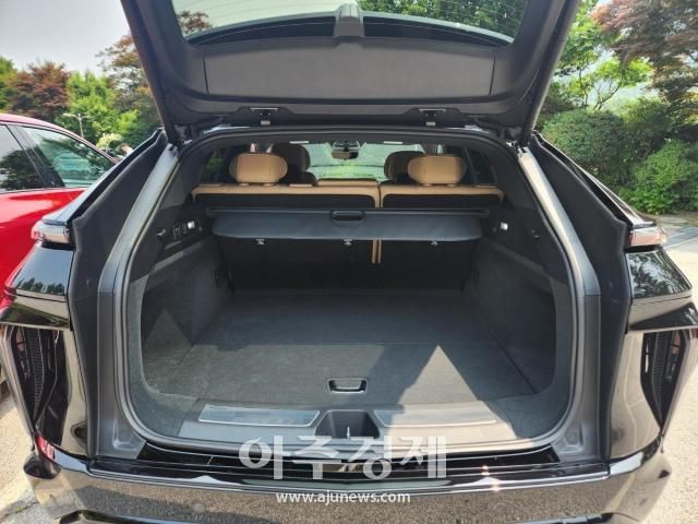 캐딜락 리릭 트렁크 사진권가림 기자