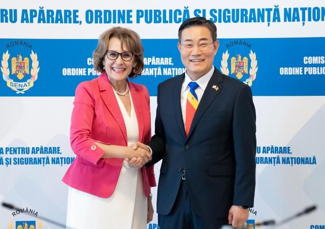 루마니아를 방문 중인 신원식 국방부 장관은 18일현지시간 오후 니콜레타 파울리우크 루마니아 상원 국방위원장을 만나 양국 국방·방산 협력 방안을 논의했다사진국방부