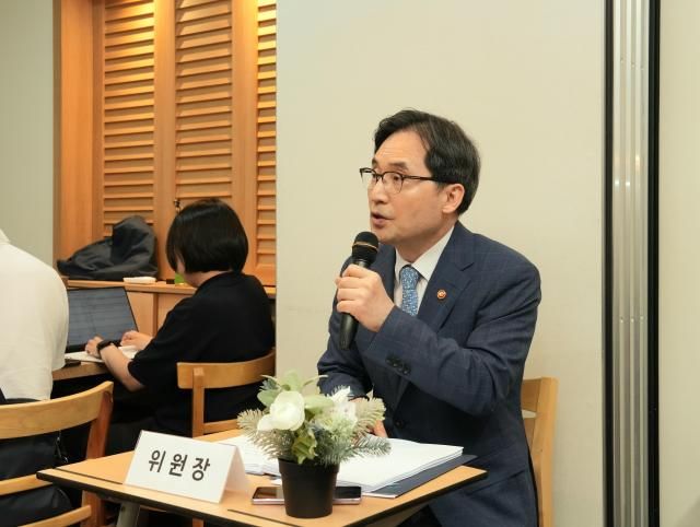 한기정 공정거래위원장이 지난 21일 출입기자단 간담회를 진행하고 있다 사진공정거래위원회