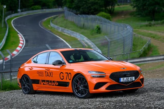 독일 뉘르부르크링에서 제네시스가 운영하는 G70 33T 트랙 택시 사진현대자동차