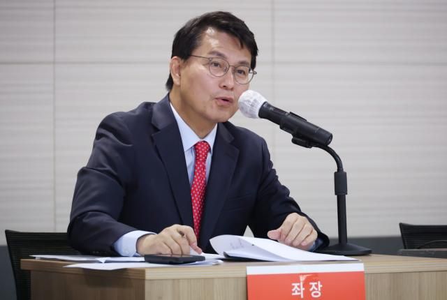윤상현 국민의힘 의원이 지난달 29일 오전 대구 동구 영남일보에서 열린 윤상현의 보수혁신 대장정 보수의 심장 영남의 결단과 선택 토론회에 좌장으로 참석해 발언하고 있다 ㅅ진연합뉴스