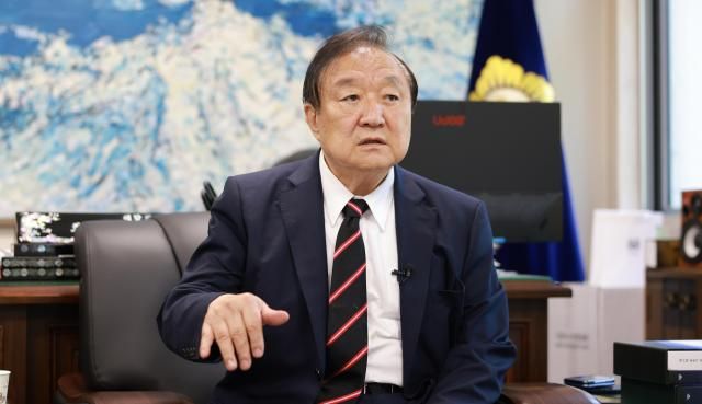 정대철 대한민국헌정회 회장이 4일 서울 여의도 국회 헌정회관에서 아주경제 한준호 편집국장과 인터뷰를 하고 있다 사진유대길 기자 dbeorlf123ajunewscom