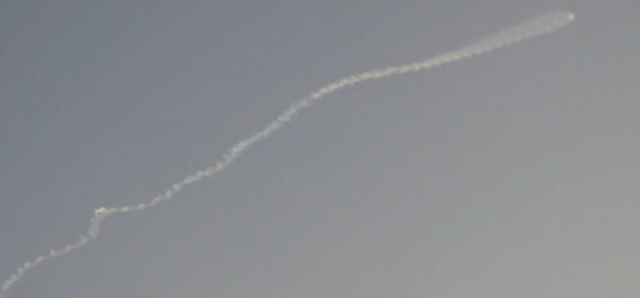 북한이 지난 26일 새벽 5시30분쯤 발사한 탄도미사일이 비정상 비행을 하다가 공중 폭발하는 장면 우리 군이 열상감시장비TOD로 포착했다사진합동참모본부