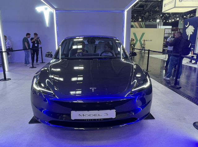 테슬라가 선보인 모델3 사진연합뉴스 