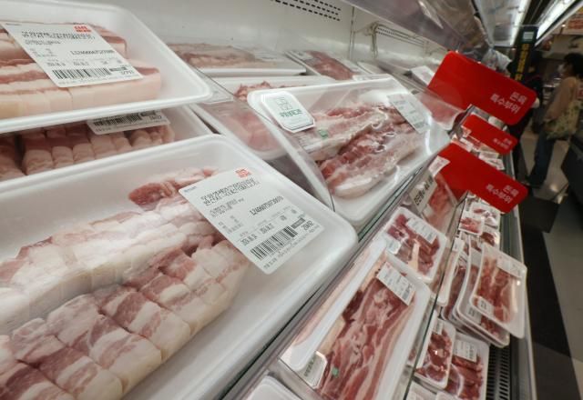 지난달 16일 서울의 한 대형마트에 진열된 삼겹살 사진연합뉴스