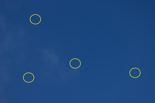 북한의 대남 오물풍선쓰레기풍선이 지난달 24일 오후 서울 서대문구 북가좌동 일대 상공에 떠다니고 있다 사진유대길 기자 dbeorlf123ajunewscom